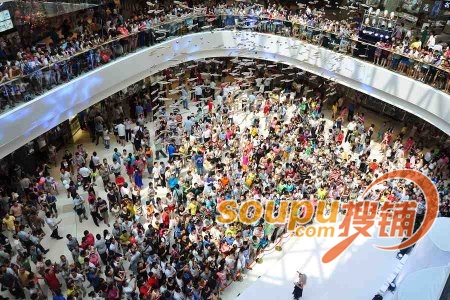 万科东莞首个大型综合体开业 云集近300家知名