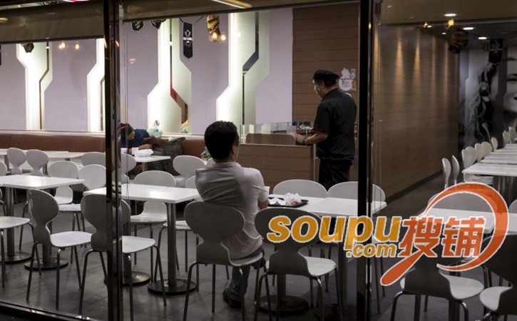 香港24h营业麦当劳成难民所 借宿者不乏年轻人