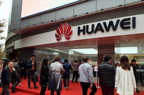 华为上海高级体验店双店同开 花粉 排队人气不