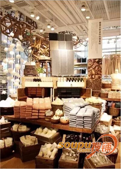 陈列美学之无印良品在成都 让中国商业地产脑