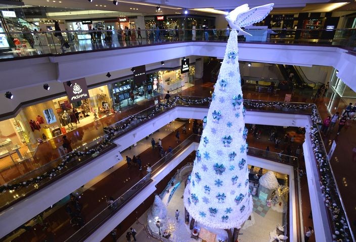 香港2015年商场圣诞树变836吨垃圾 分解需要