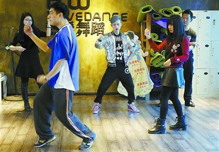 又到一年一度公司年会集中时段 沪上舞蹈会所