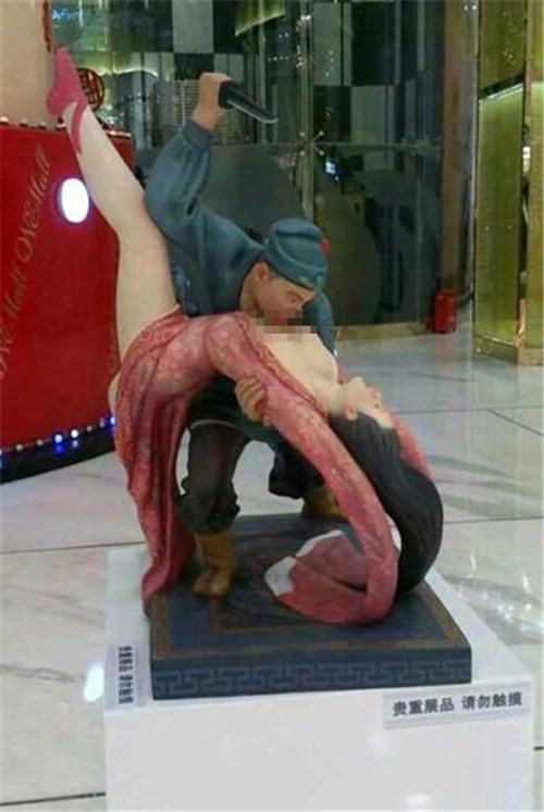沈阳武松杀嫂雕塑图片引争议 网友直呼很黄很暴力_搜铺新闻