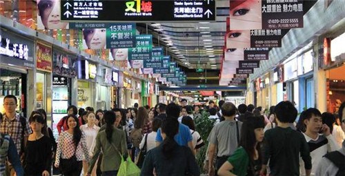 流行前线有很多衣服小店,价格实惠款式新颖~ 江南新地 "一条路走到底"