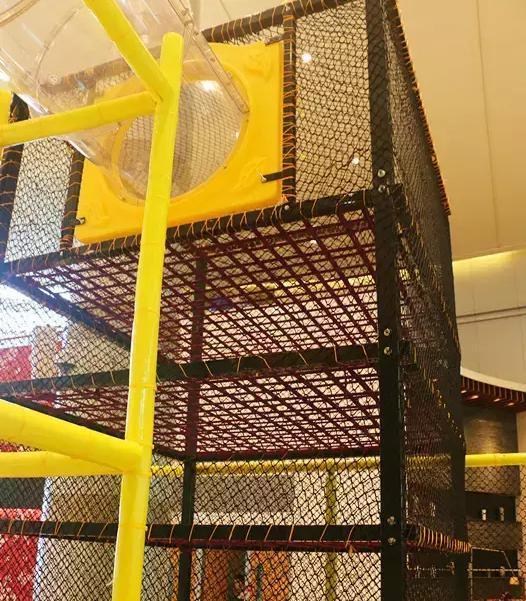 成都首创蹦床拓展乐园空降万象城 惊爆眼球