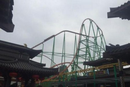 惊魂20分钟!南昌万达主题乐园过山车故障 16人