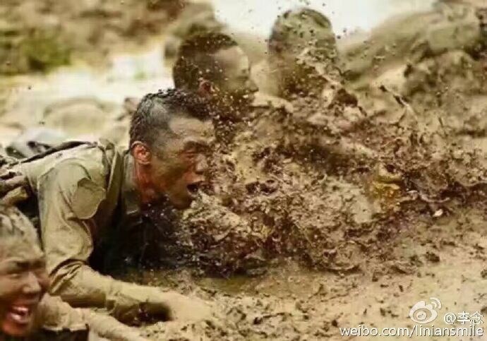 直击 武汉特大洪水 :湖北挺住!与一线抗洪战士同