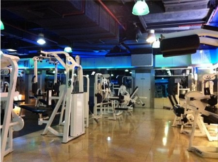 上海舒适堡美罗城店一女孩健身时突然死亡!需