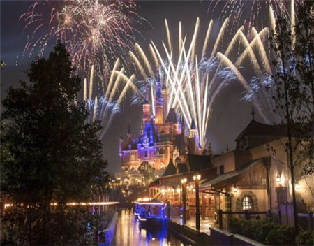 上海迪士尼周边酒店被抢购一空 民宿成为游客