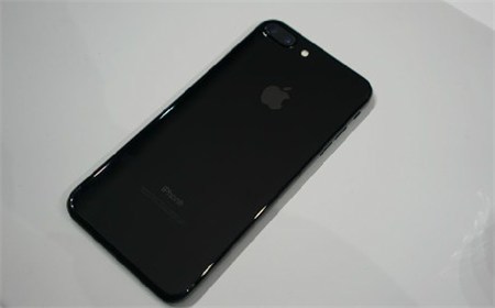iPhone 7首日预约火爆!亮黑色成最抢手机型