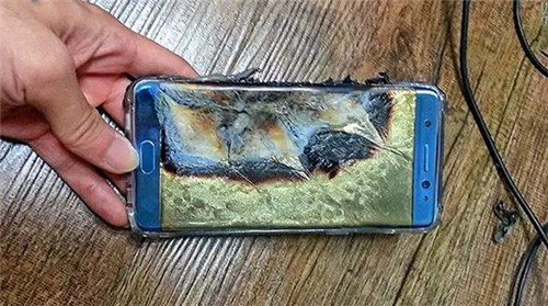 由于瑕疵电池导致手机起火及爆炸,三星正在对手机进行召回 韩国三