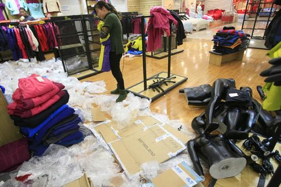 大商新玛特洛阳店突然关门 限期全部商户4天内